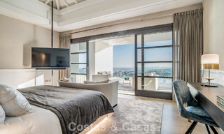 Villa de lujo en venta con vistas al mar, situada en la exuberante vegetación del exclusivo campo de golf La Zagaleta, Marbella - Benahavis 54091 