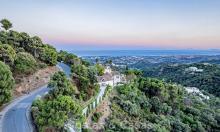 Villa de lujo en venta con vistas al mar, situada en la exuberante vegetación del exclusivo campo de golf La Zagaleta, Marbella - Benahavis 54101 
