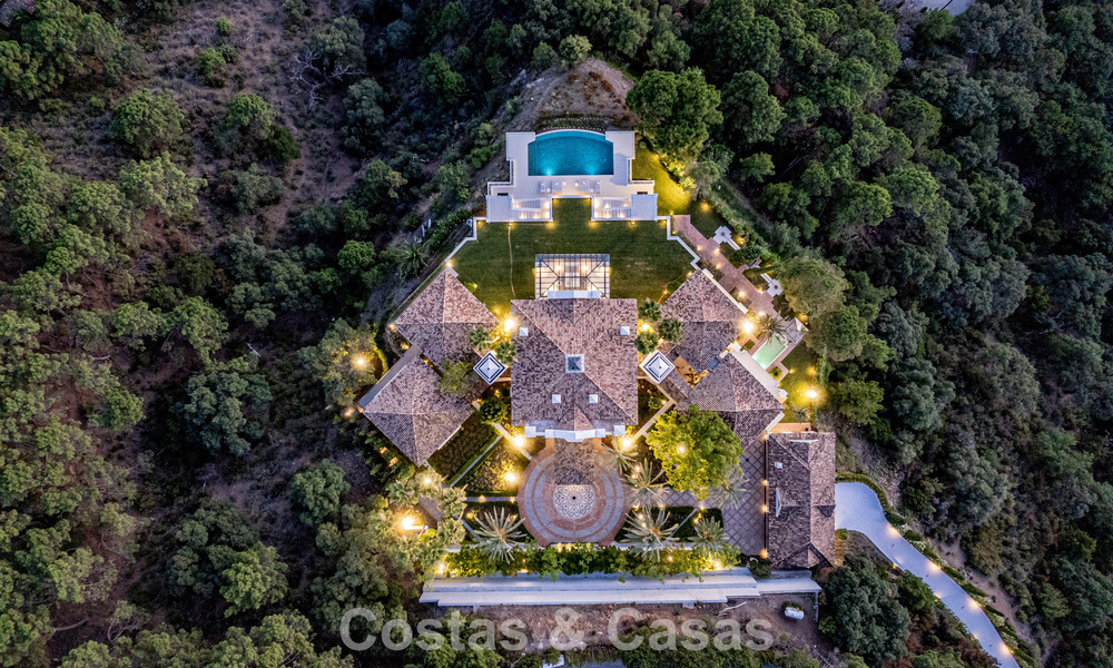 Villa de lujo en venta con vistas al mar, situada en la exuberante vegetación del exclusivo campo de golf La Zagaleta, Marbella - Benahavis 54108