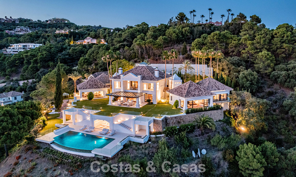 Villa de lujo en venta con vistas al mar, situada en la exuberante vegetación del exclusivo campo de golf La Zagaleta, Marbella - Benahavis 54112