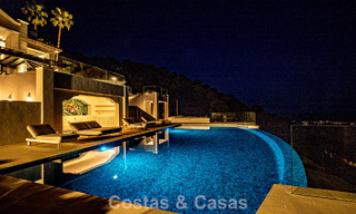 Villa de lujo en venta con vistas al mar, situada en la exuberante vegetación del exclusivo campo de golf La Zagaleta, Marbella - Benahavis 54119 