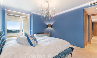 Apartamento en venta listo para entrar a vivir con amplias vistas al valle y al mar en la exclusiva Marbella - Benahavis 55026 