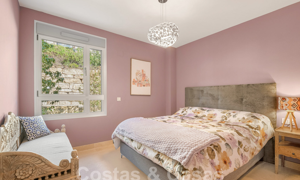 Apartamento en venta listo para entrar a vivir con amplias vistas al valle y al mar en la exclusiva Marbella - Benahavis 55030