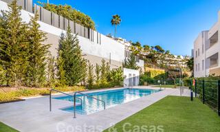 Apartamento en venta listo para entrar a vivir con amplias vistas al valle y al mar en la exclusiva Marbella - Benahavis 55034 