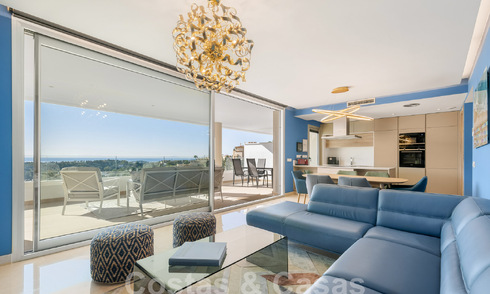 Apartamento en venta listo para entrar a vivir con amplias vistas al valle y al mar en la exclusiva Marbella - Benahavis 55036