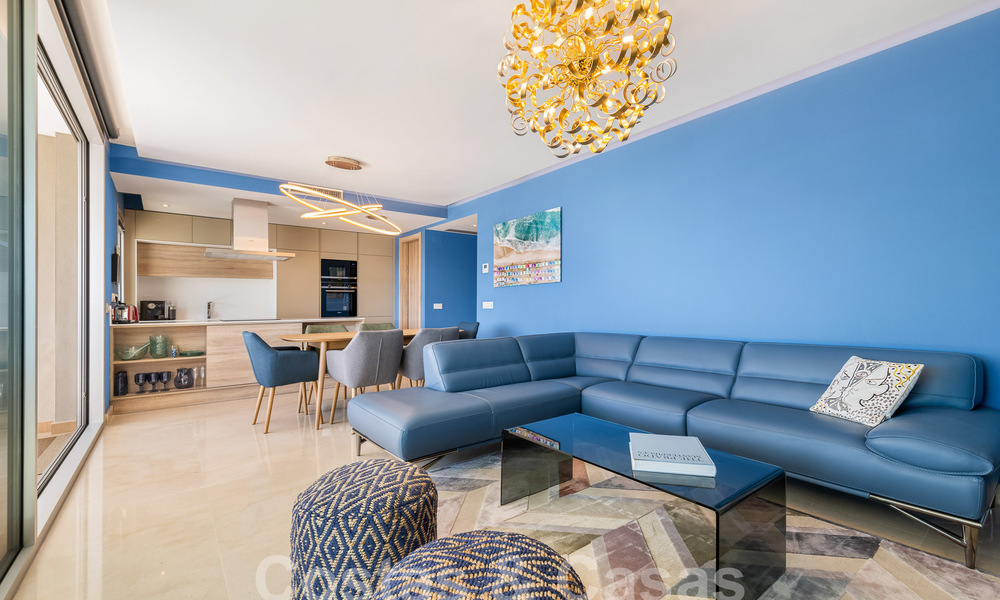 Apartamento en venta listo para entrar a vivir con amplias vistas al valle y al mar en la exclusiva Marbella - Benahavis 55037