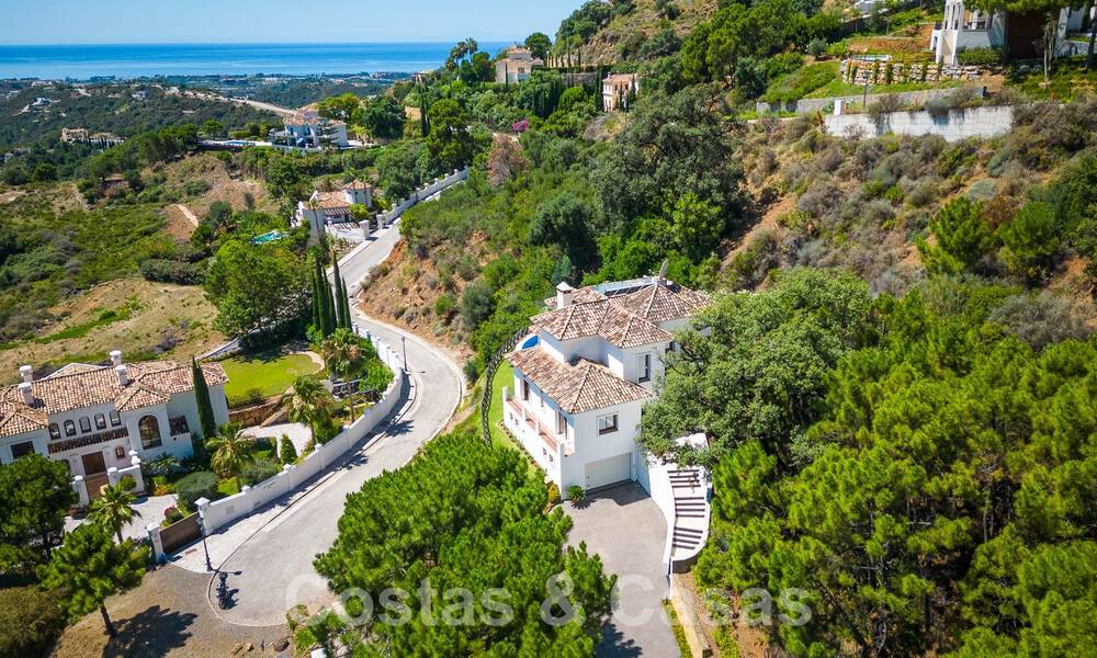 Villa de lujo independiente de estilo clásico español en venta con sublimes vistas al mar en Marbella - Benahavis 55132