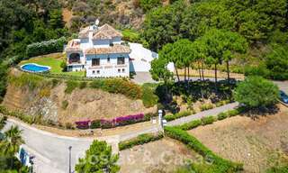 Villa de lujo independiente de estilo clásico español en venta con sublimes vistas al mar en Marbella - Benahavis 55133 