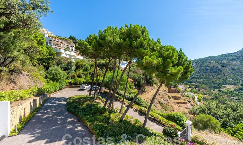 Villa de lujo independiente de estilo clásico español en venta con sublimes vistas al mar en Marbella - Benahavis 55139