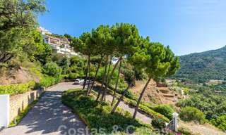 Villa de lujo independiente de estilo clásico español en venta con sublimes vistas al mar en Marbella - Benahavis 55139 