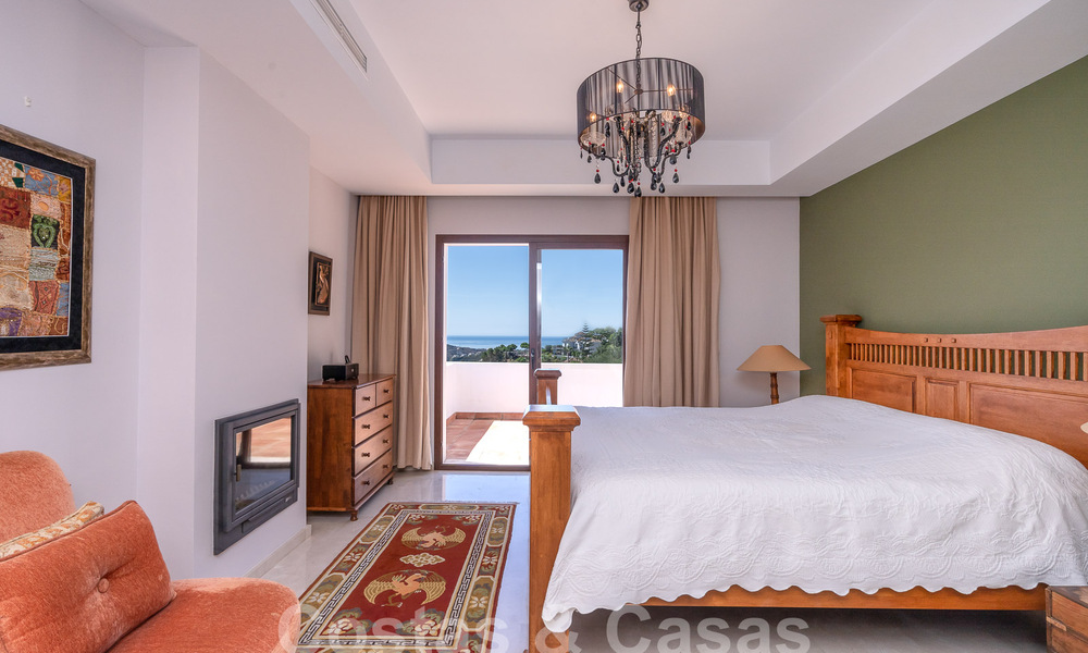 Villa de lujo independiente de estilo clásico español en venta con sublimes vistas al mar en Marbella - Benahavis 55146