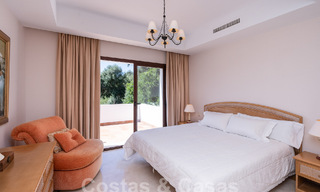 Villa de lujo independiente de estilo clásico español en venta con sublimes vistas al mar en Marbella - Benahavis 55153 