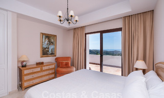 Villa de lujo independiente de estilo clásico español en venta con sublimes vistas al mar en Marbella - Benahavis 55154 