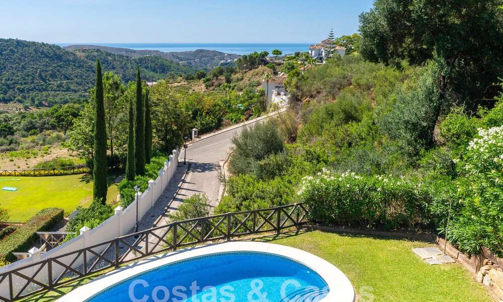 Villa de lujo independiente de estilo clásico español en venta con sublimes vistas al mar en Marbella - Benahavis 55158