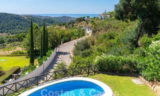 Villa de lujo independiente de estilo clásico español en venta con sublimes vistas al mar en Marbella - Benahavis 55158 