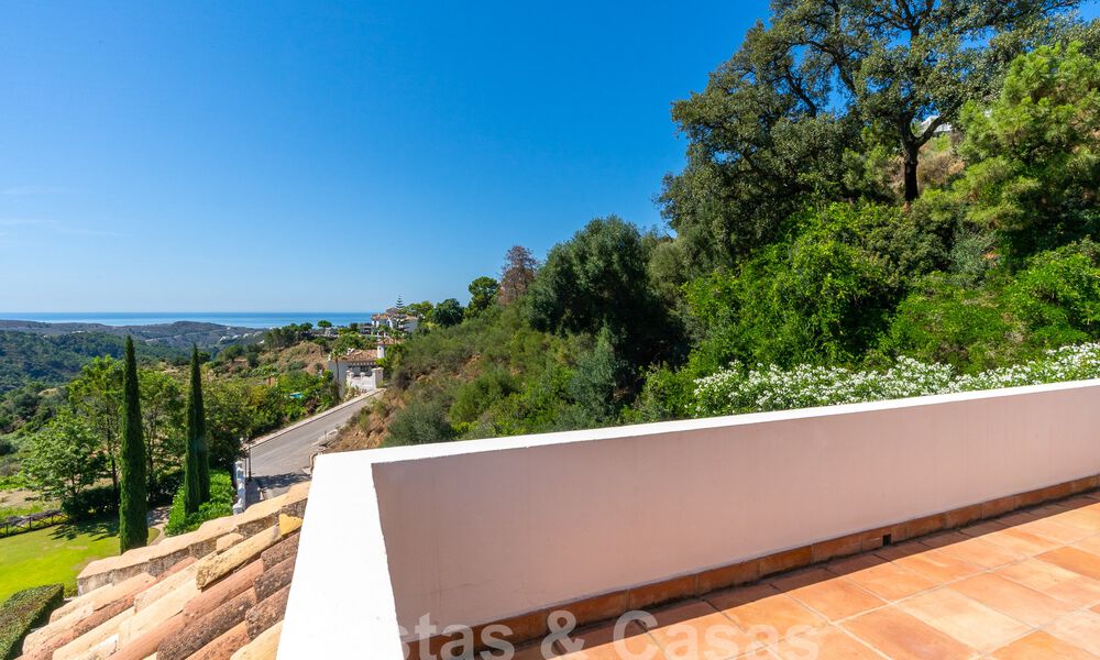 Villa de lujo independiente de estilo clásico español en venta con sublimes vistas al mar en Marbella - Benahavis 55159