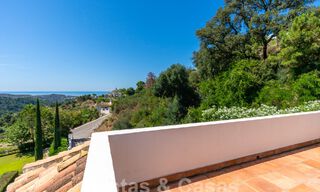 Villa de lujo independiente de estilo clásico español en venta con sublimes vistas al mar en Marbella - Benahavis 55159 