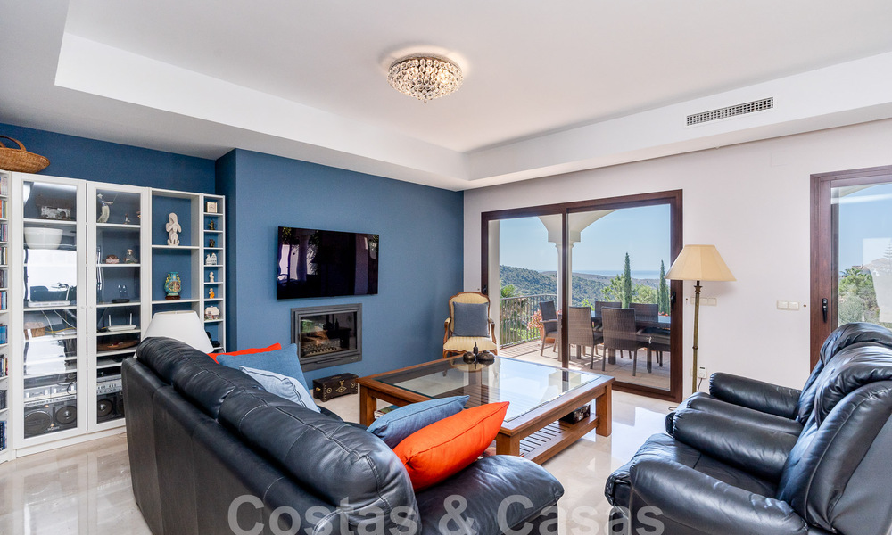 Villa de lujo independiente de estilo clásico español en venta con sublimes vistas al mar en Marbella - Benahavis 55163