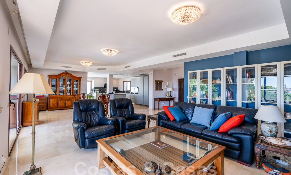 Villa de lujo independiente de estilo clásico español en venta con sublimes vistas al mar en Marbella - Benahavis 55168
