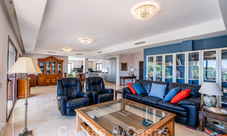 Villa de lujo independiente de estilo clásico español en venta con sublimes vistas al mar en Marbella - Benahavis 55168 