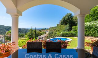 Villa de lujo independiente de estilo clásico español en venta con sublimes vistas al mar en Marbella - Benahavis 55175 