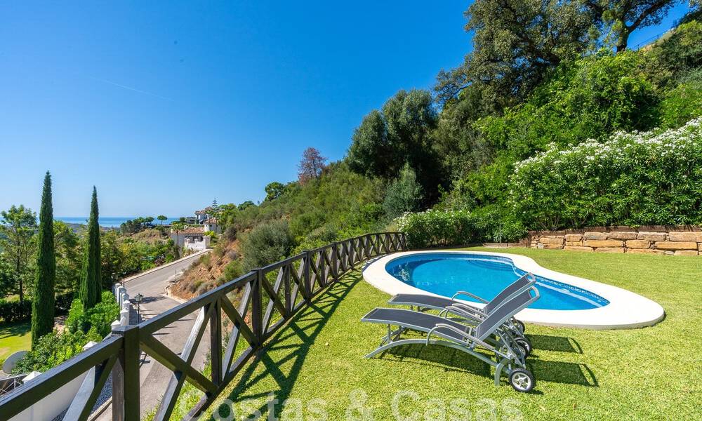 Villa de lujo independiente de estilo clásico español en venta con sublimes vistas al mar en Marbella - Benahavis 55181