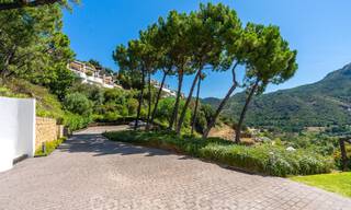 Villa de lujo independiente de estilo clásico español en venta con sublimes vistas al mar en Marbella - Benahavis 55182 