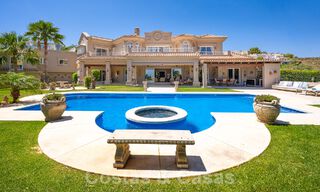 Mansión de lujo de estilo andaluz con vistas al mar en el valle del golf de Nueva Andalucía, Marbella 55649 