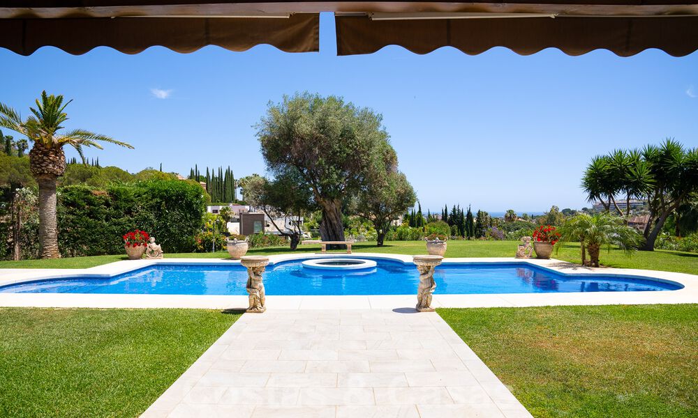 Mansión de lujo de estilo andaluz con vistas al mar en el valle del golf de Nueva Andalucía, Marbella 55661