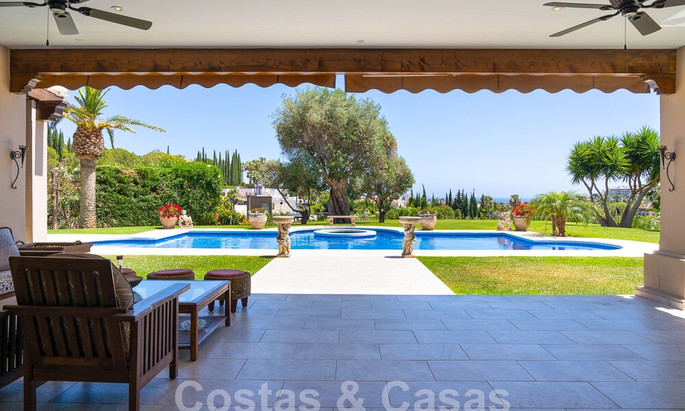 Mansión de lujo de estilo andaluz con vistas al mar en el valle del golf de Nueva Andalucía, Marbella 55662