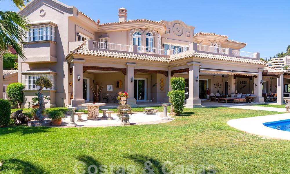 Mansión de lujo de estilo andaluz con vistas al mar en el valle del golf de Nueva Andalucía, Marbella 55663