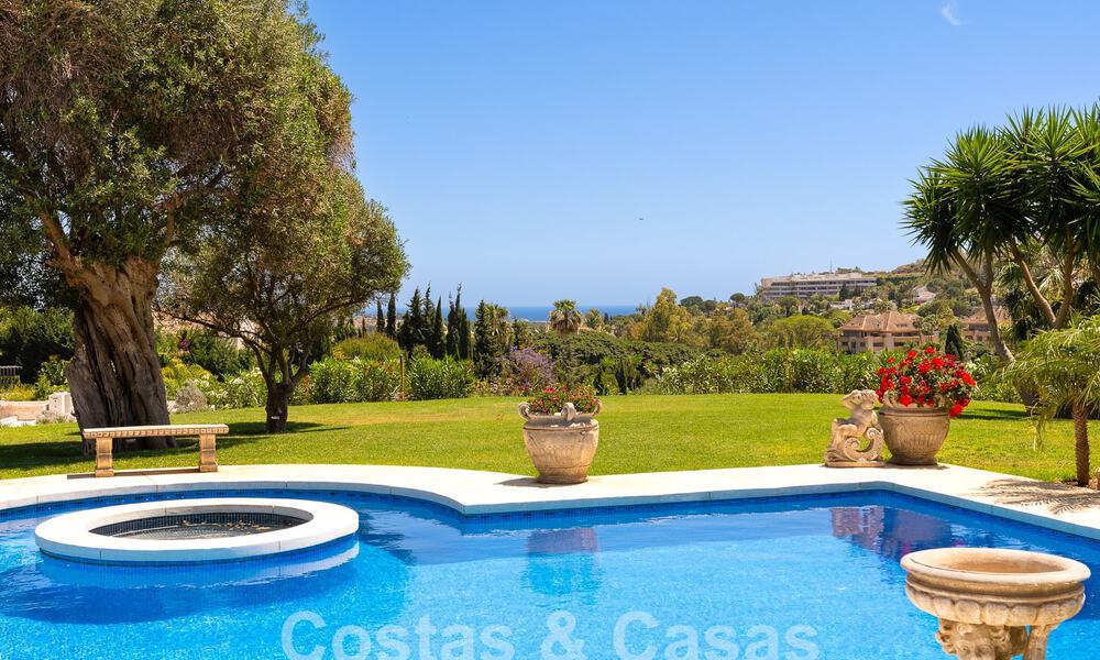 Mansión de lujo de estilo andaluz con vistas al mar en el valle del golf de Nueva Andalucía, Marbella 55666