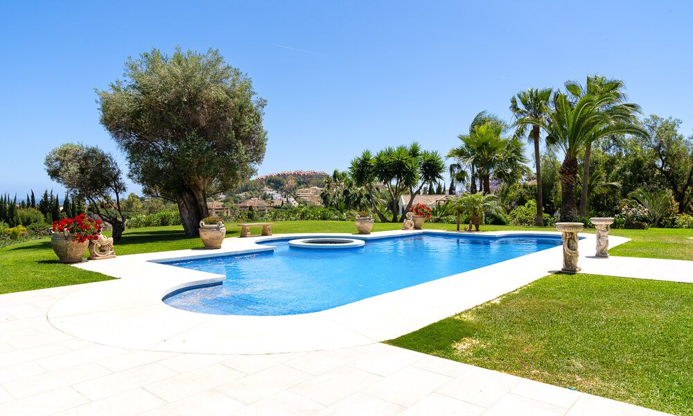 Mansión de lujo de estilo andaluz con vistas al mar en el valle del golf de Nueva Andalucía, Marbella 55668