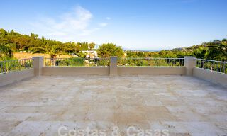 Mansión de lujo de estilo andaluz con vistas al mar en el valle del golf de Nueva Andalucía, Marbella 55676 