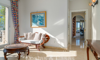 Mansión de lujo de estilo andaluz con vistas al mar en el valle del golf de Nueva Andalucía, Marbella 55685 
