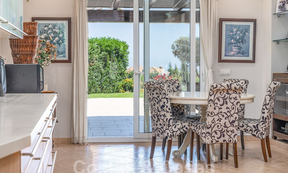 Mansión de lujo de estilo andaluz con vistas al mar en el valle del golf de Nueva Andalucía, Marbella 55704