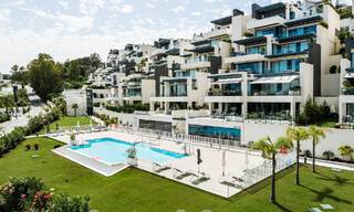 Lujoso y moderno apartamento en planta baja en venta con piscina privada y vistas al mar, en Marbella - Benahavis 55641 