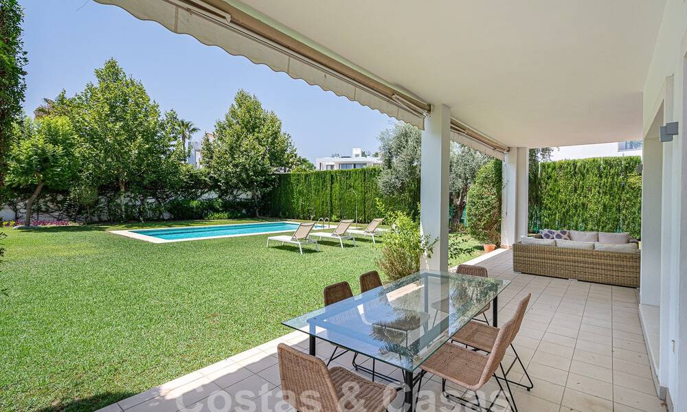 Villa mediterránea de lujo de una sola planta en venta en una zona residencial aislada en la Milla de Oro de Marbella 55743