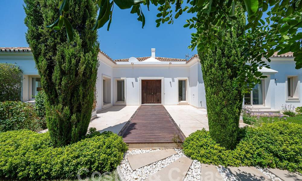 Villa mediterránea de lujo de una sola planta en venta en una zona residencial aislada en la Milla de Oro de Marbella 55746