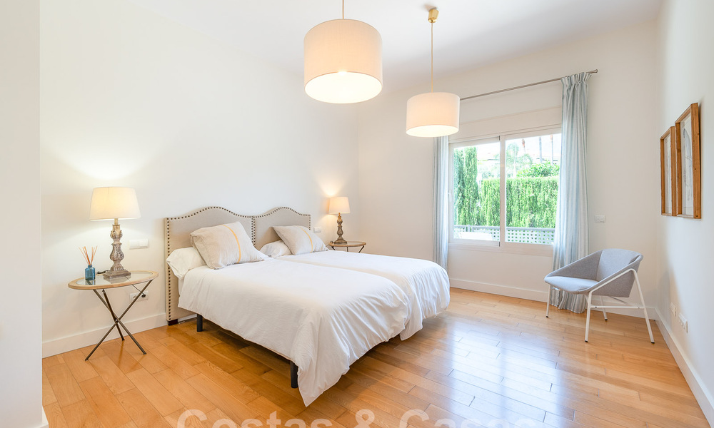 Villa mediterránea de lujo de una sola planta en venta en una zona residencial aislada en la Milla de Oro de Marbella 55750