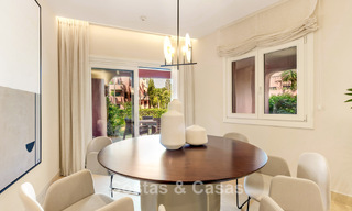 Prestigioso apartamento con jardín en venta en un complejo en primera línea de playa en la Nueva Milla de Oro entre Marbella y Estepona centro 56616 