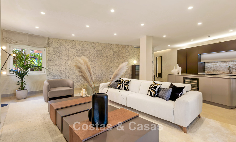 Prestigioso apartamento con jardín en venta en un complejo en primera línea de playa en la Nueva Milla de Oro entre Marbella y Estepona centro 56622