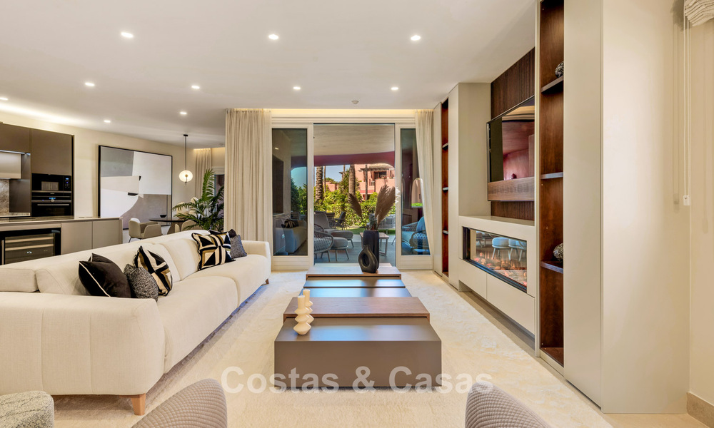 Prestigioso apartamento con jardín en venta en un complejo en primera línea de playa en la Nueva Milla de Oro entre Marbella y Estepona centro 56623