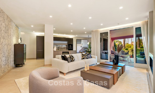 Prestigioso apartamento con jardín en venta en un complejo en primera línea de playa en la Nueva Milla de Oro entre Marbella y Estepona centro 56624 