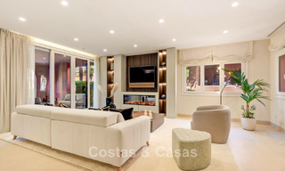 Prestigioso apartamento con jardín en venta en un complejo en primera línea de playa en la Nueva Milla de Oro entre Marbella y Estepona centro 56629 