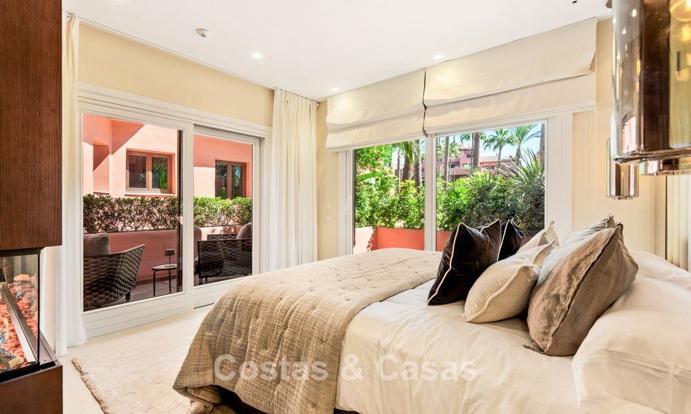 Prestigioso apartamento con jardín en venta en un complejo en primera línea de playa en la Nueva Milla de Oro entre Marbella y Estepona centro 56631