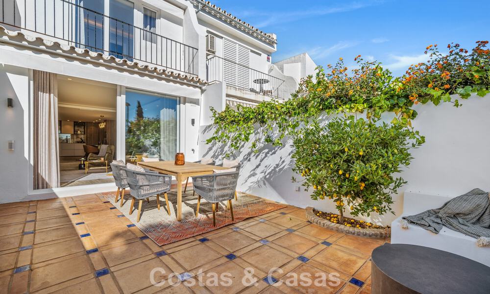 Casa adosada magistralmente renovada en venta en complejo cerrado, en primera línea de Aloha Golf, a poca distancia de la casa club en Nueva Andalucia, Marbella 56587