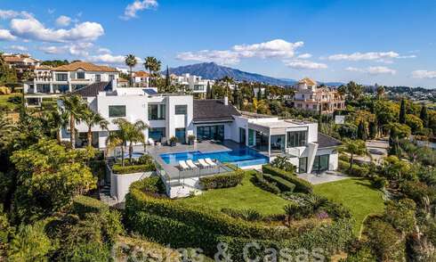 Villa contemporánea de lujo en venta con vistas al mar en prestigioso resort de golf en Marbella - Benahavis 56750