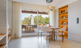 Apartamento de lujo en venta, listo para entrar a vivir, con acogedora terraza y vistas al mar en Marbella - Benahavis 57302 
