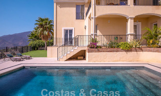 Villa de lujo en venta con vistas panorámicas al mar en una urbanización cerrada en las colinas de Marbella 57330 